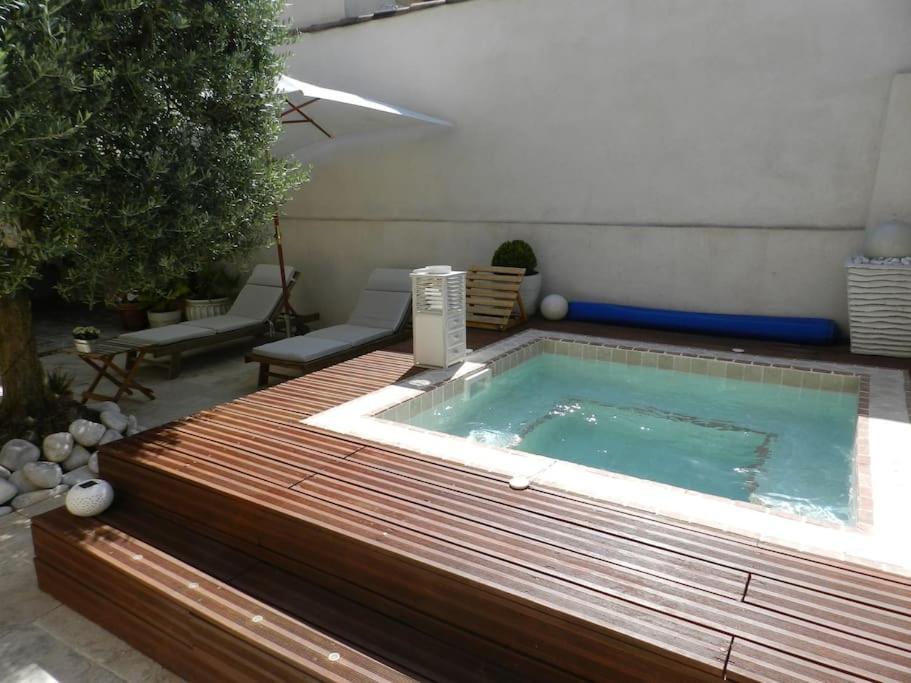 Le Maset Des Aires Avec Vue Sur Le Luberon Et Son Jacuzzi Exterieur Disponible De Juin A Mi-Septembre Maubec  Esterno foto