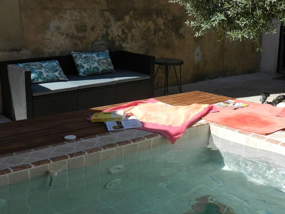 Le Maset Des Aires Avec Vue Sur Le Luberon Et Son Jacuzzi Exterieur Disponible De Juin A Mi-Septembre Maubec  Esterno foto